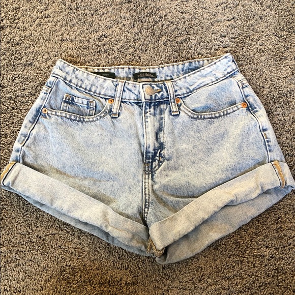 wild fable Pants - Wild Fable Vintage-Style Light Stonewash Denim Roll-Cuff Women’s Shorts size 2